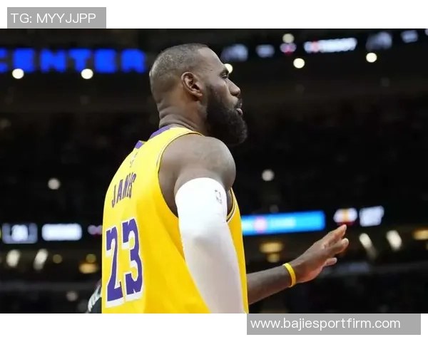 詹姆斯明年或降薪签短约争冠退役传闻不攻自破